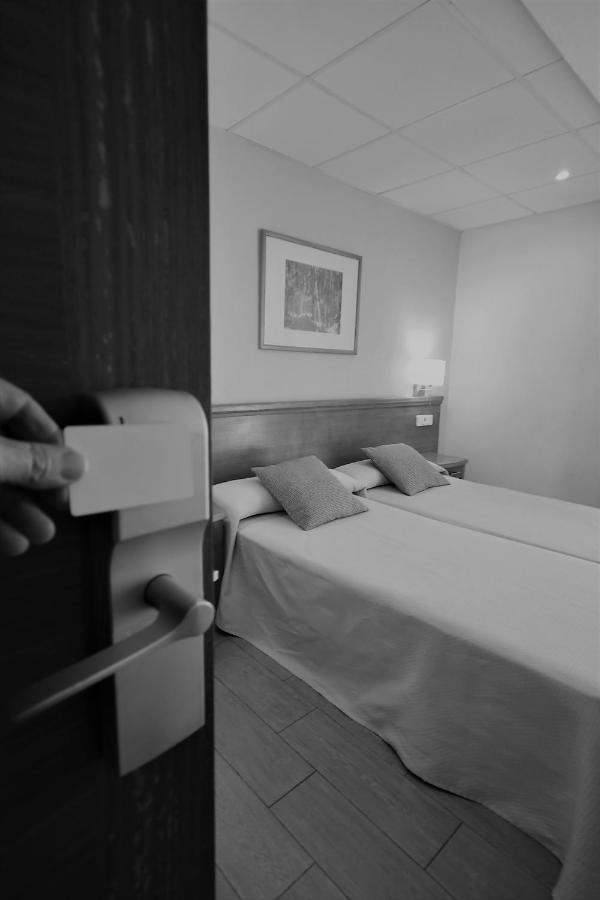 Hostal Mallorca Sant Antoni de Portmany Dış mekan fotoğraf