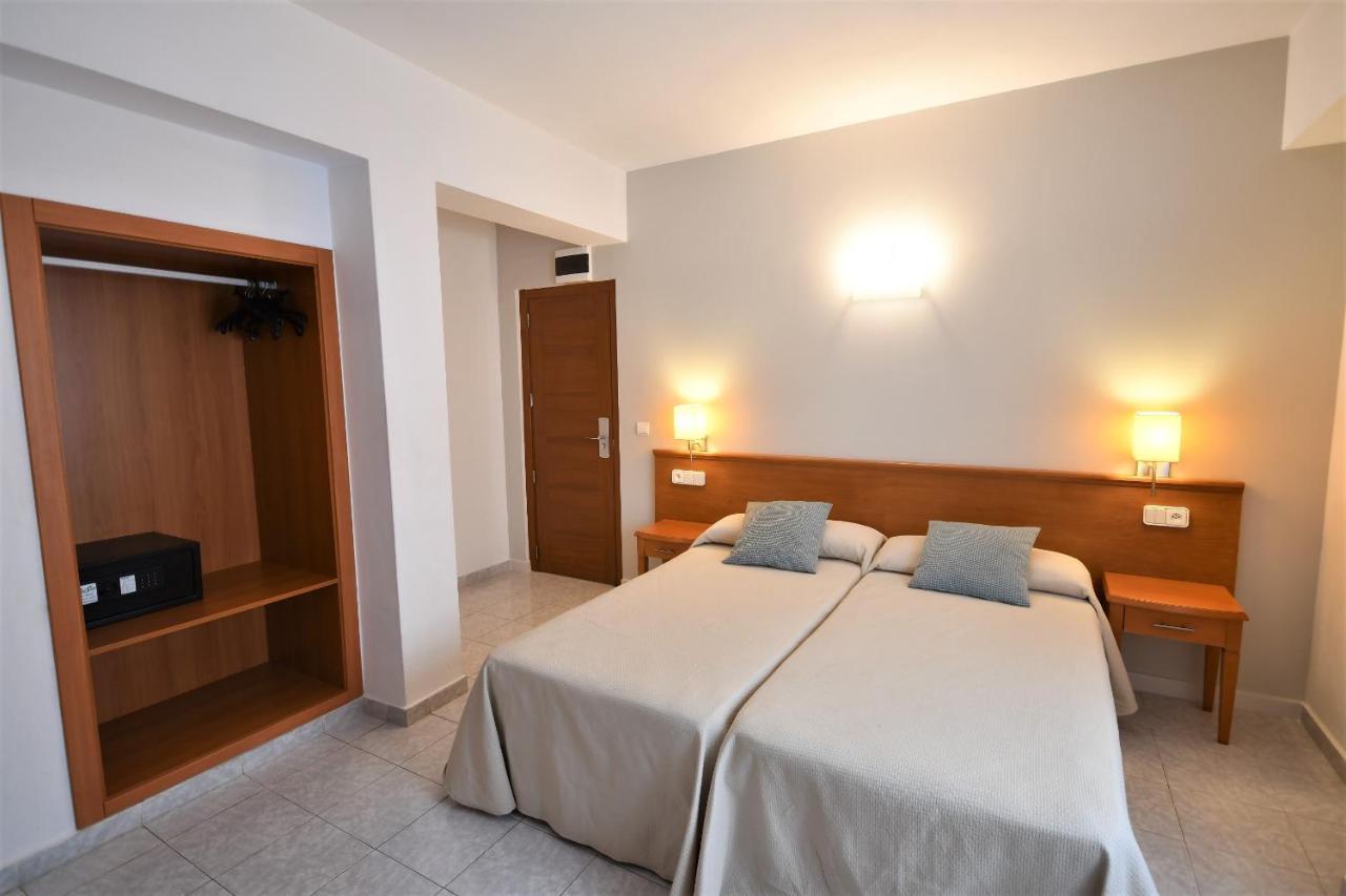 Hostal Mallorca Sant Antoni de Portmany Dış mekan fotoğraf
