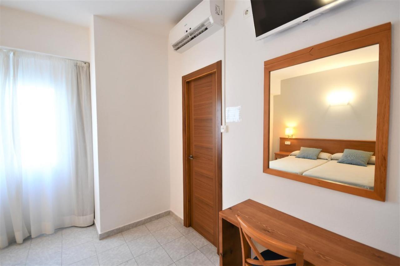 Hostal Mallorca Sant Antoni de Portmany Dış mekan fotoğraf
