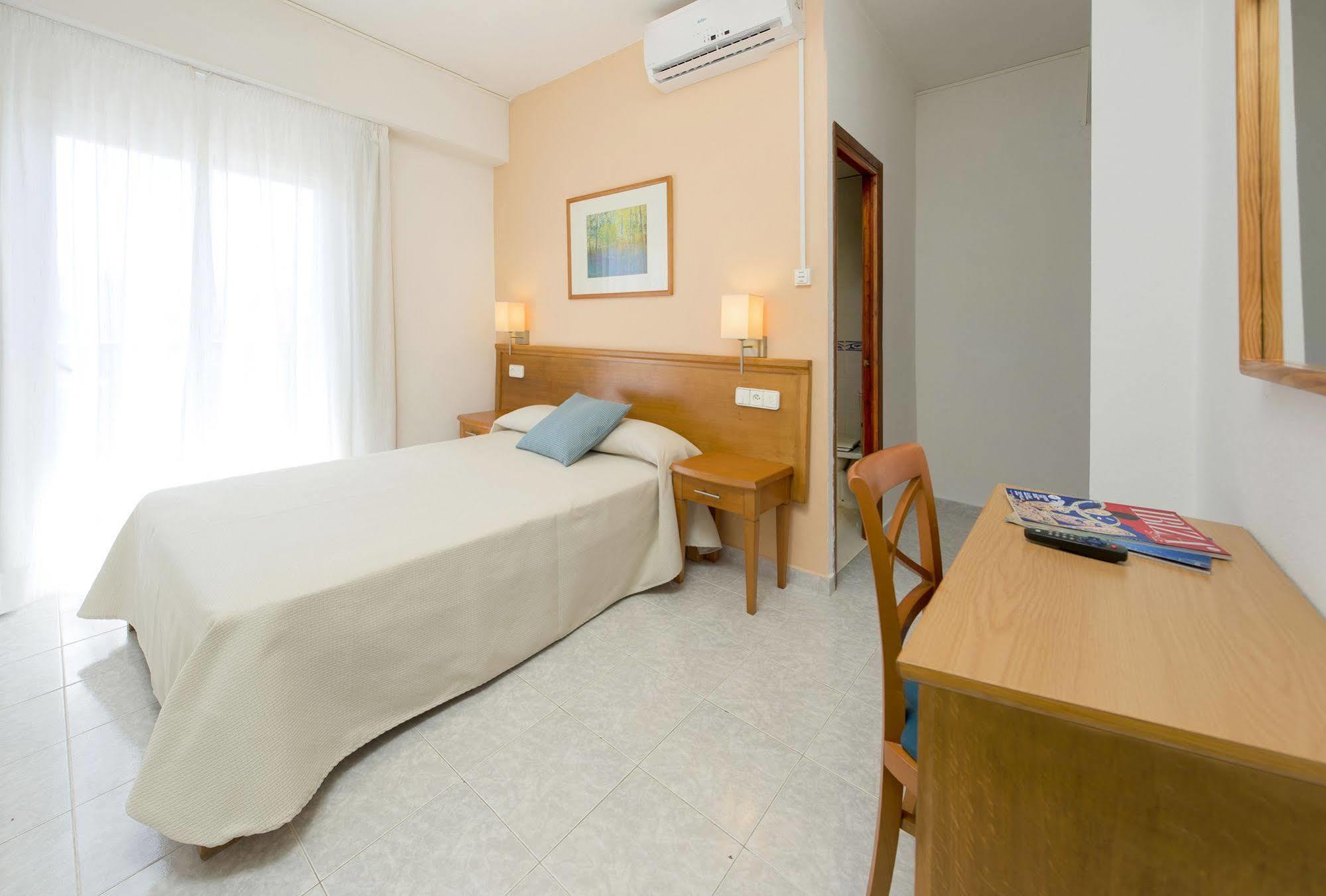Hostal Mallorca Sant Antoni de Portmany Dış mekan fotoğraf