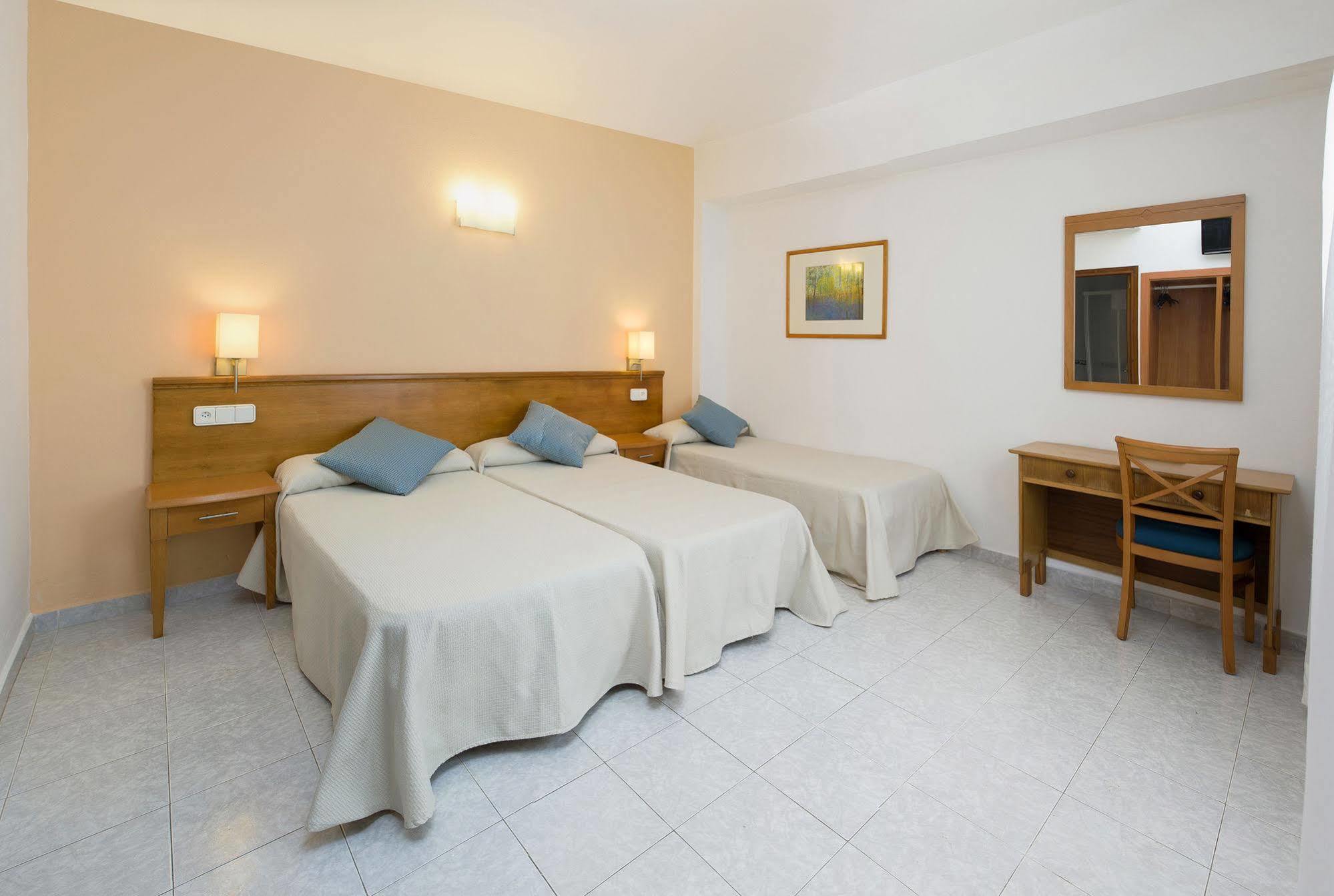 Hostal Mallorca Sant Antoni de Portmany Dış mekan fotoğraf