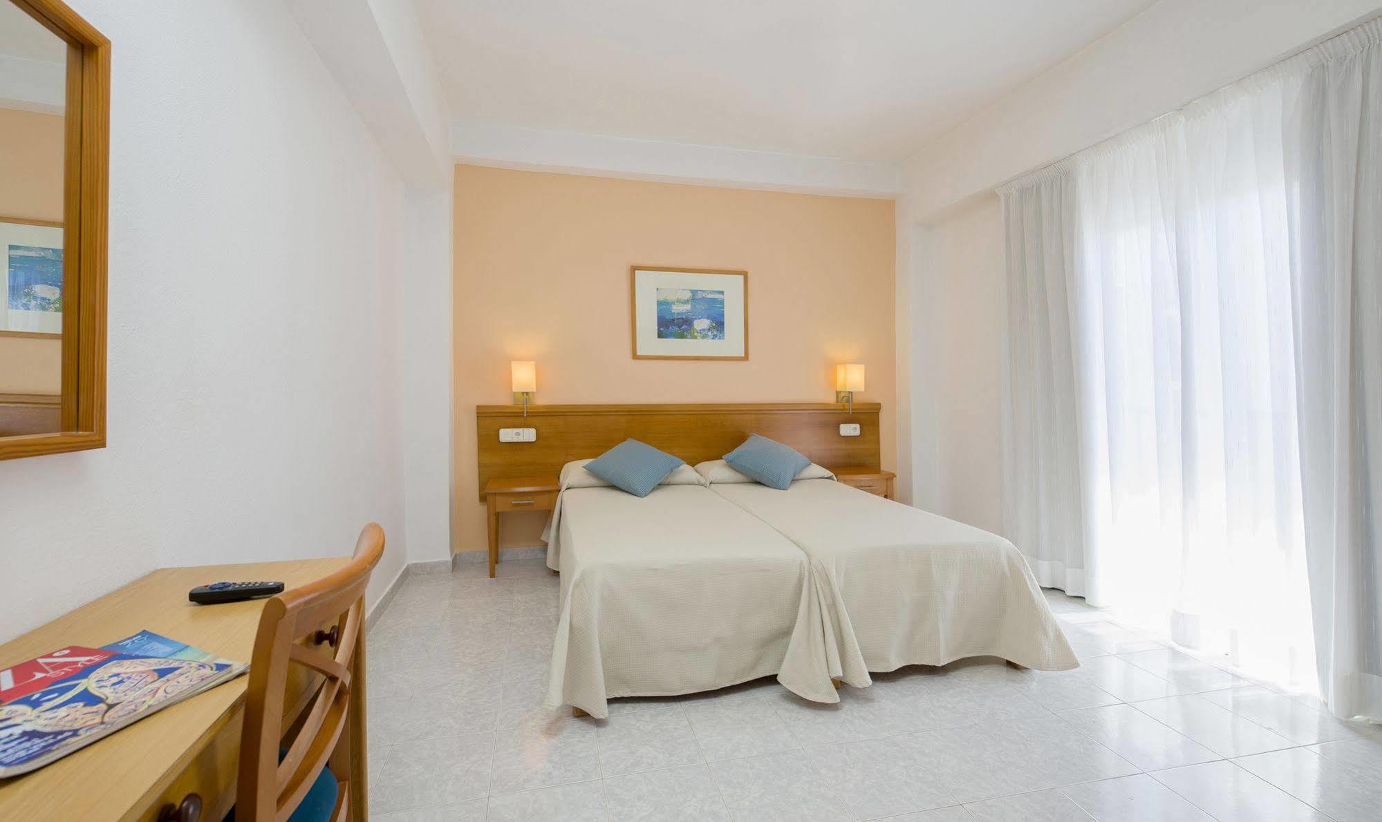 Hostal Mallorca Sant Antoni de Portmany Dış mekan fotoğraf