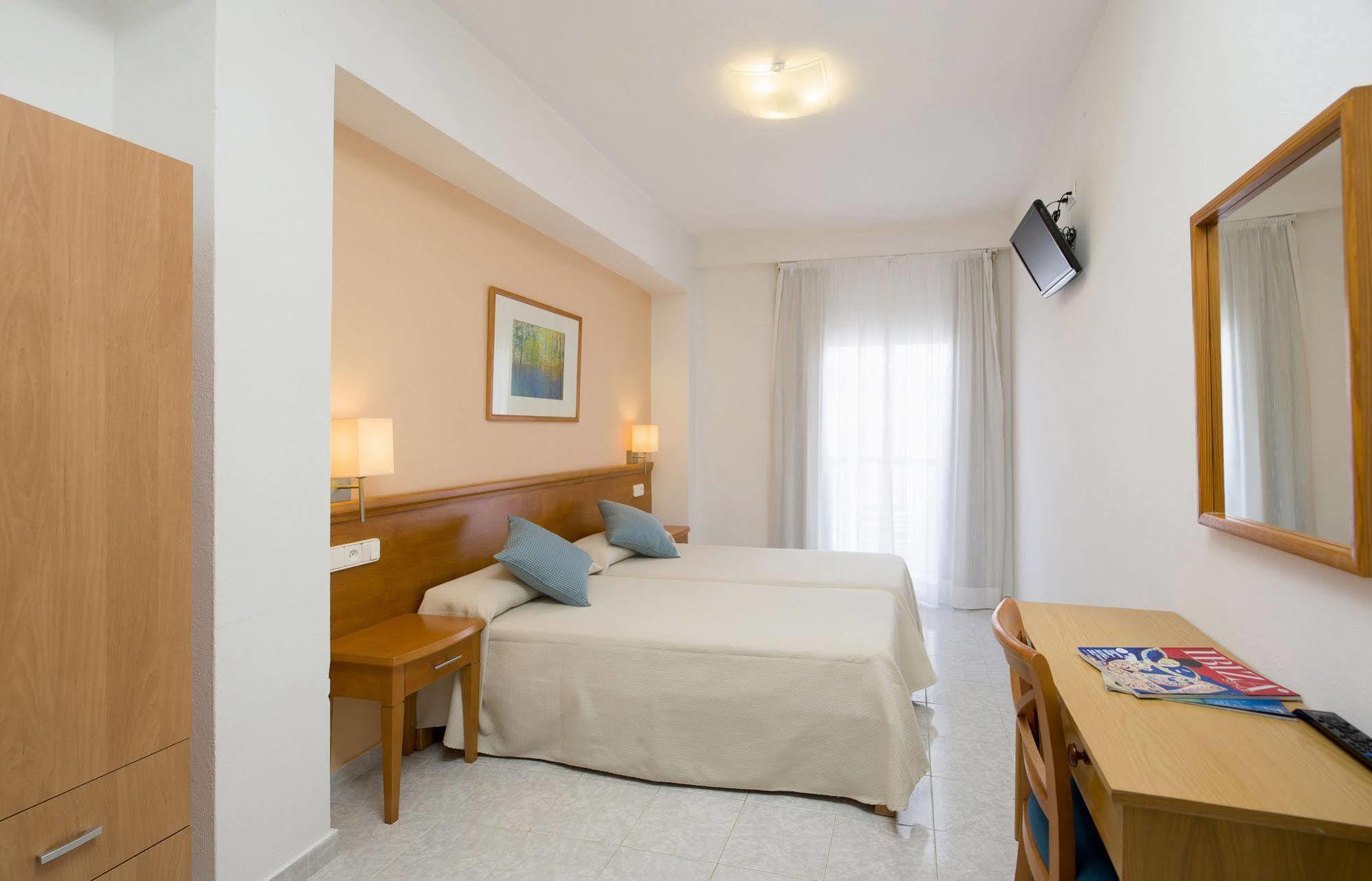 Hostal Mallorca Sant Antoni de Portmany Dış mekan fotoğraf